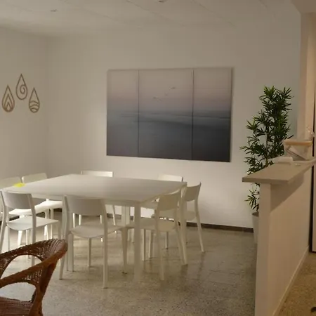 Apartment Center 5 *