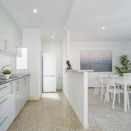 Apartment Center 5 *